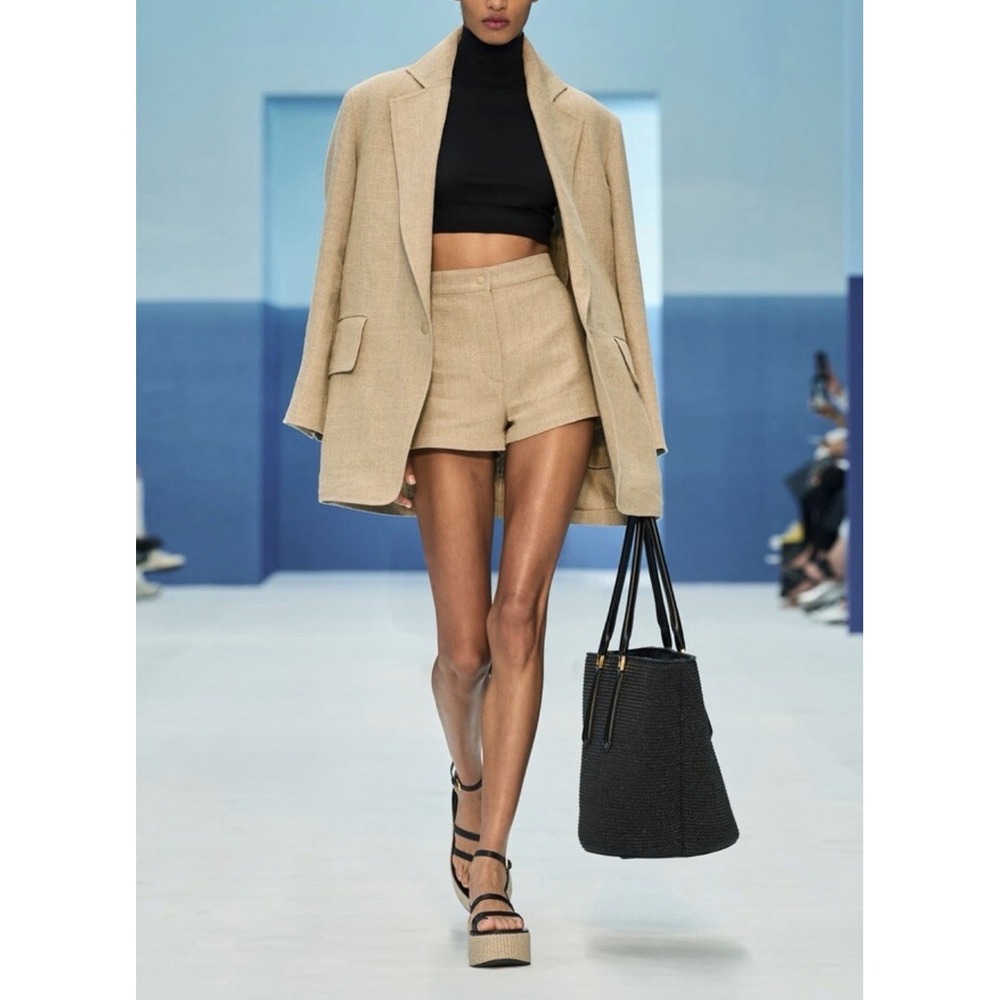 Max Mara Spring 2023 Runway Linen Shorts Sz 8 Tan High Waist Logo Italy Designer